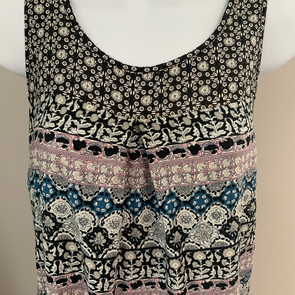 Cozy Casual Print Tank - Picture 2 of 16